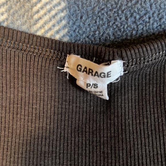 Garage Cropped Tank - Picture 4 of 4